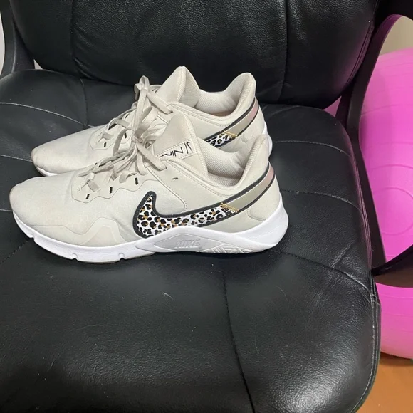 Nike Legend 2 Athletic Shoes (11.5) - Picture 5 of 7